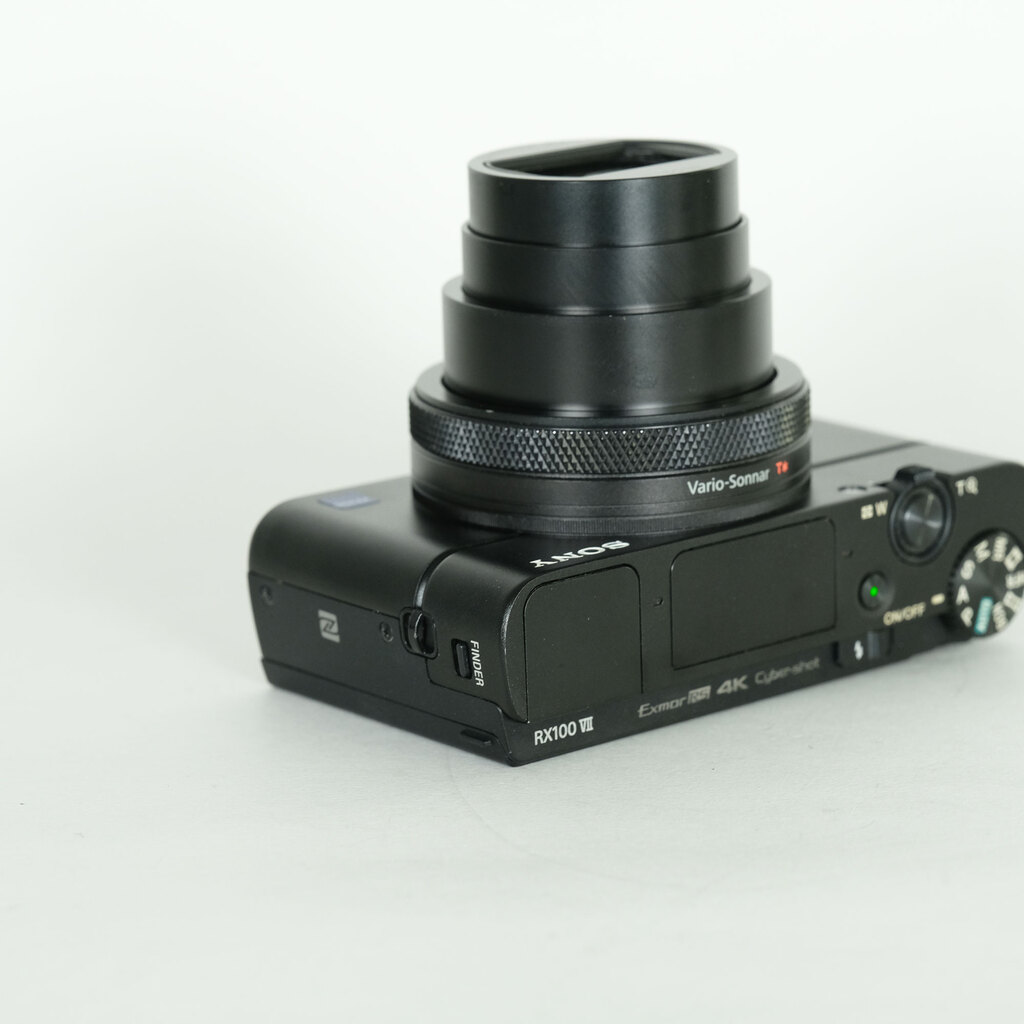 SONY Cyber-shot DSC-RX100M7