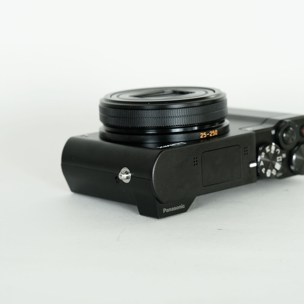 Panasonic LUMIX DMC-TX1 Panasonic LUMIX DMC-TX1