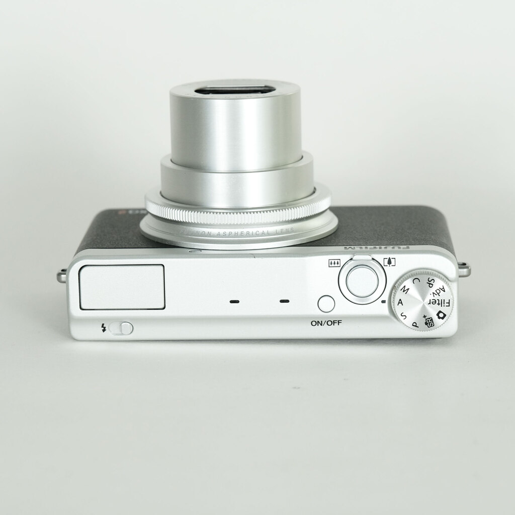 FUJIFILM XQ2 シルバー