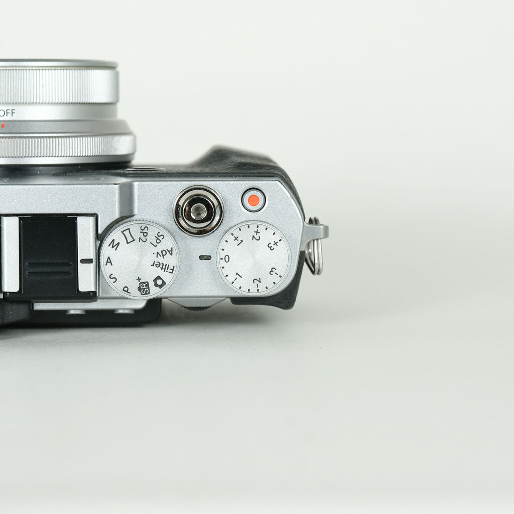 FUJIFILM X30 シルバー FUJIFILM X30 シルバー