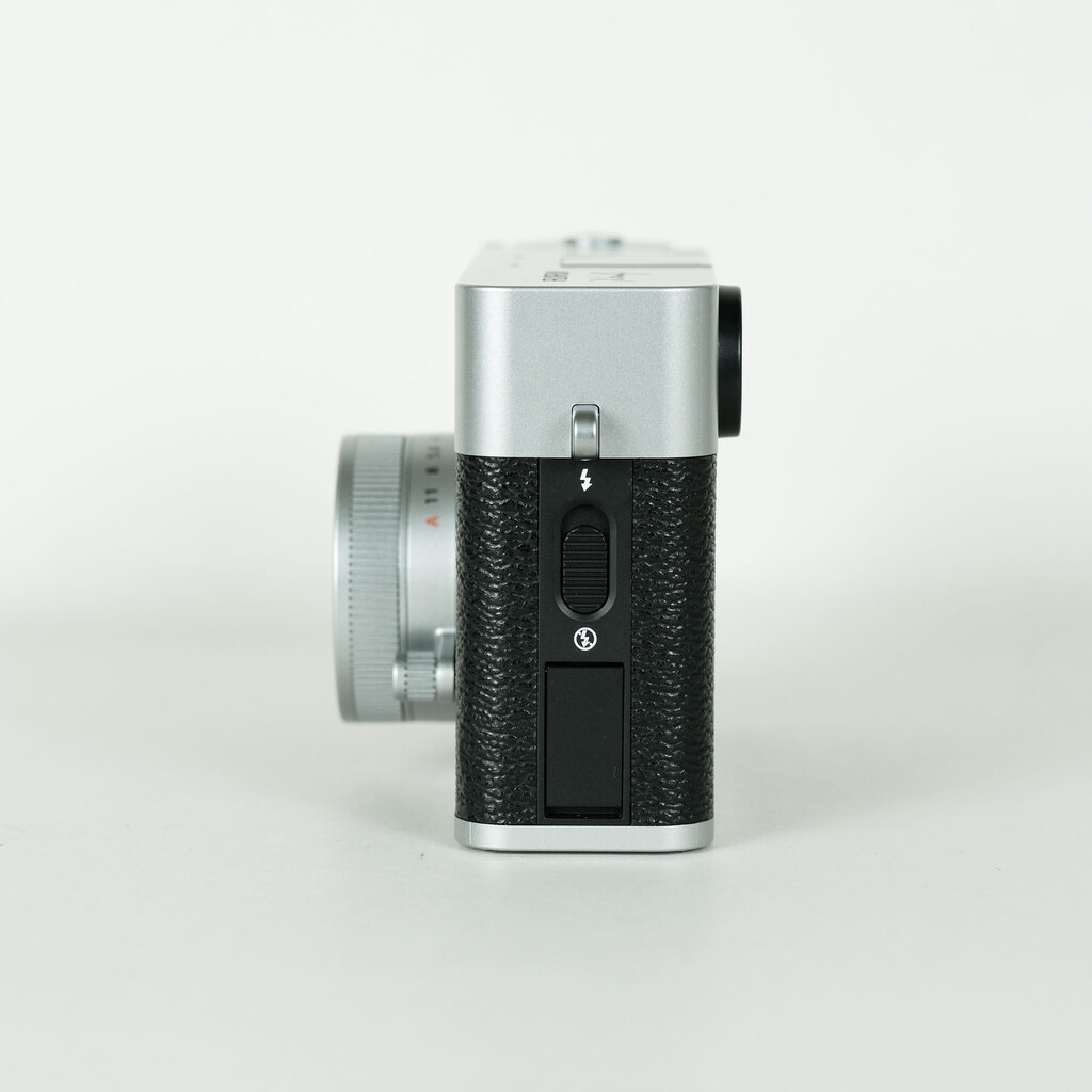 FUJIFILM X half X-HF1