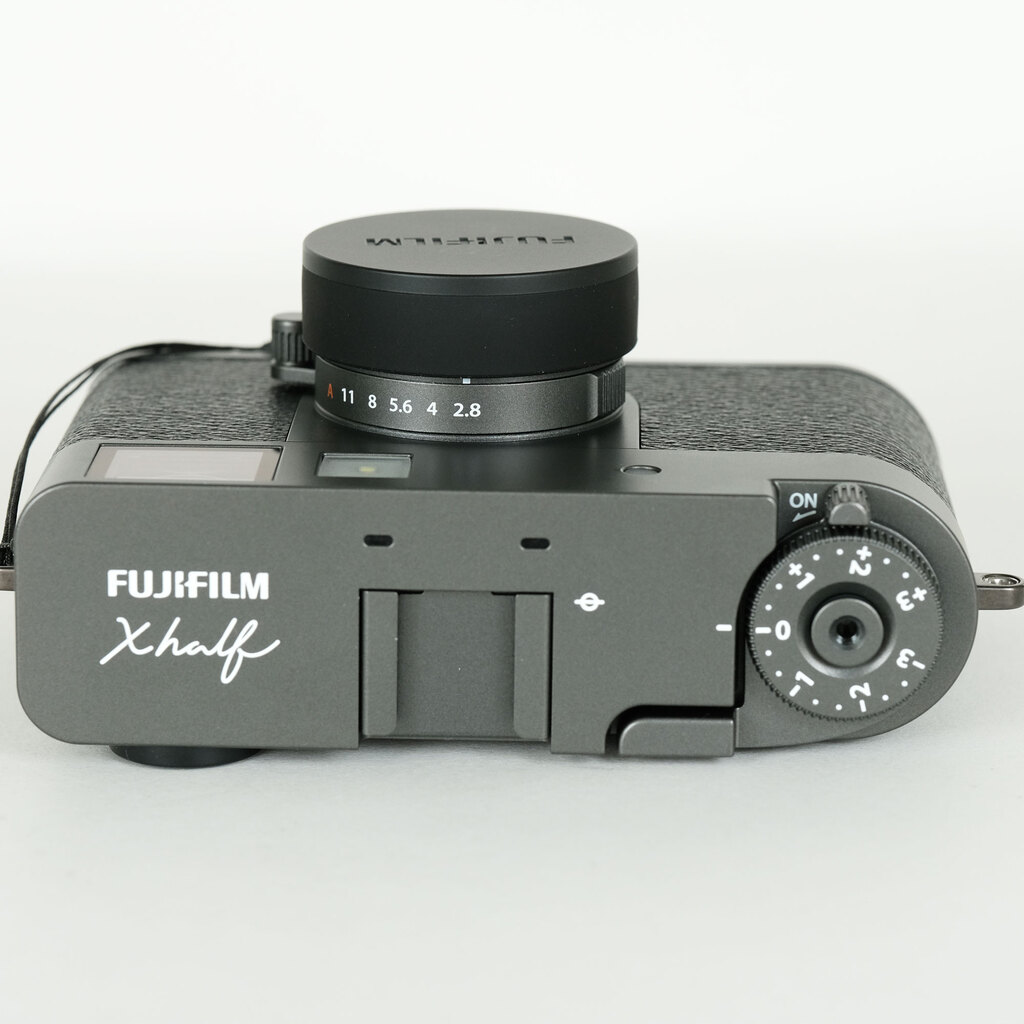 FUJIFILM X half X-HF1 シルバー 中古美品 おまけつき 富士フイルム X half (FUJIFILM X-HF1) シルバー 中古