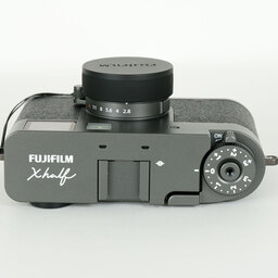 FUJIFILM X half X-HF1