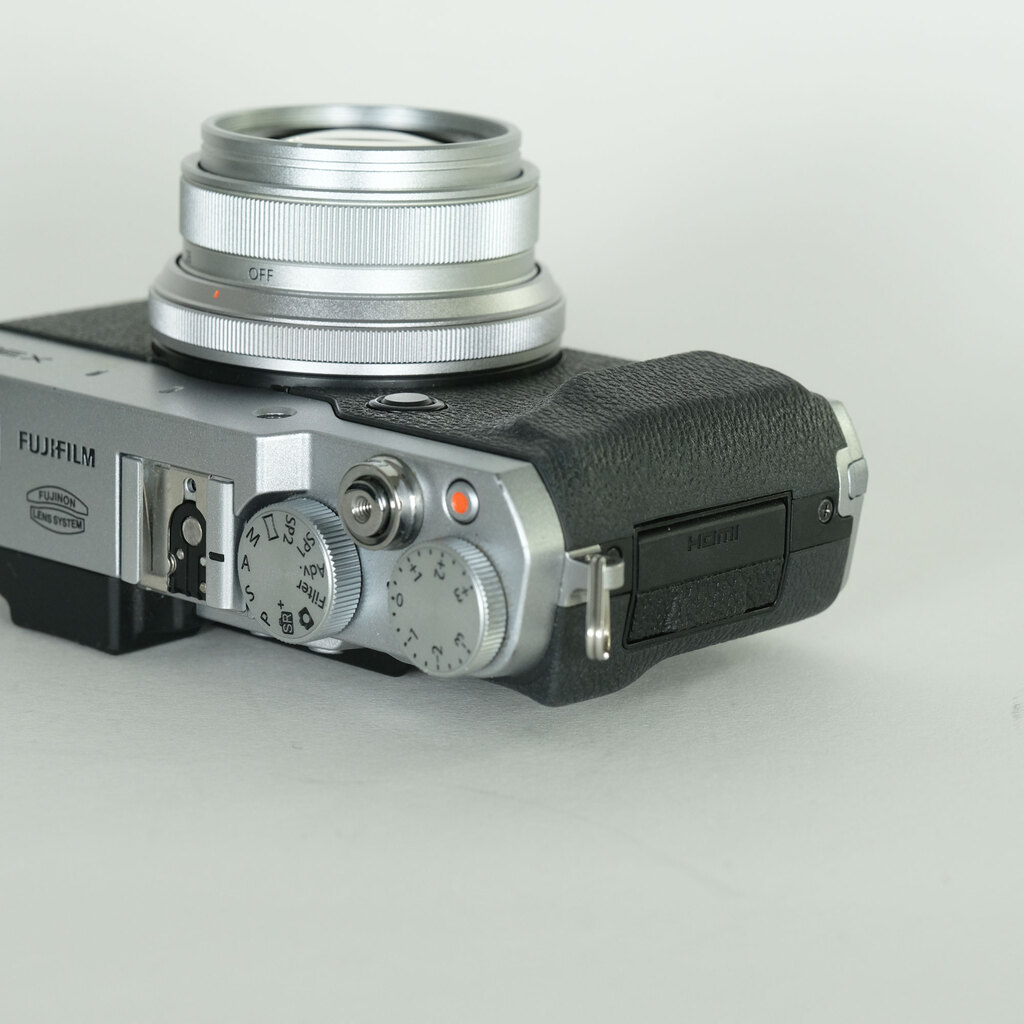 FUJIFILM X30 シルバー FUJIFILM X30 シルバー