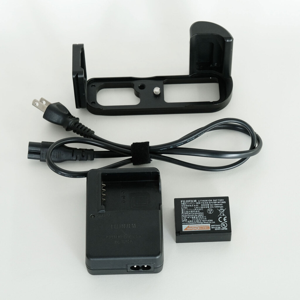 FUJIFILM X100F ブラックの出品 | ONE SCENE（ワンシーン）