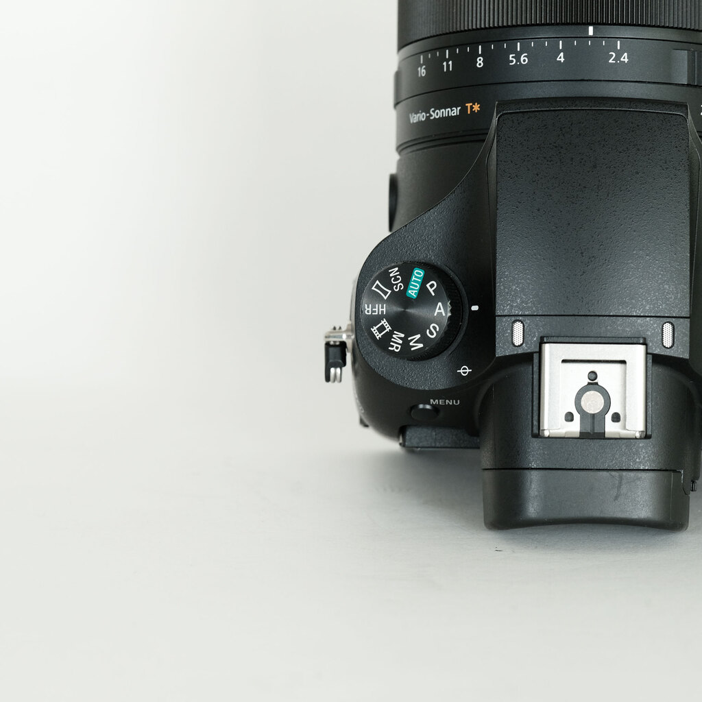 SONY Cyber-shot DSC-RX10M4