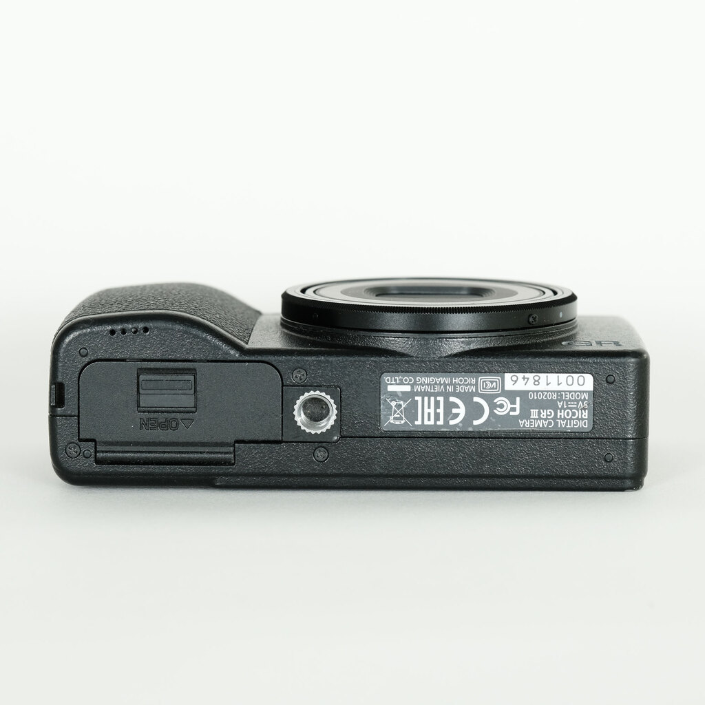 571ショット！元箱付き！新品級 ★ RICOH GR III 571ショット！元箱付き！新品級 ☆ RICOH GR III