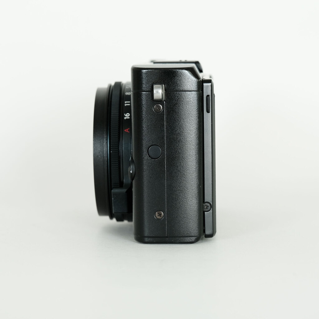 FUJIFILM X70にワイドコンバージョンレンズを付けてみたが、すぐ