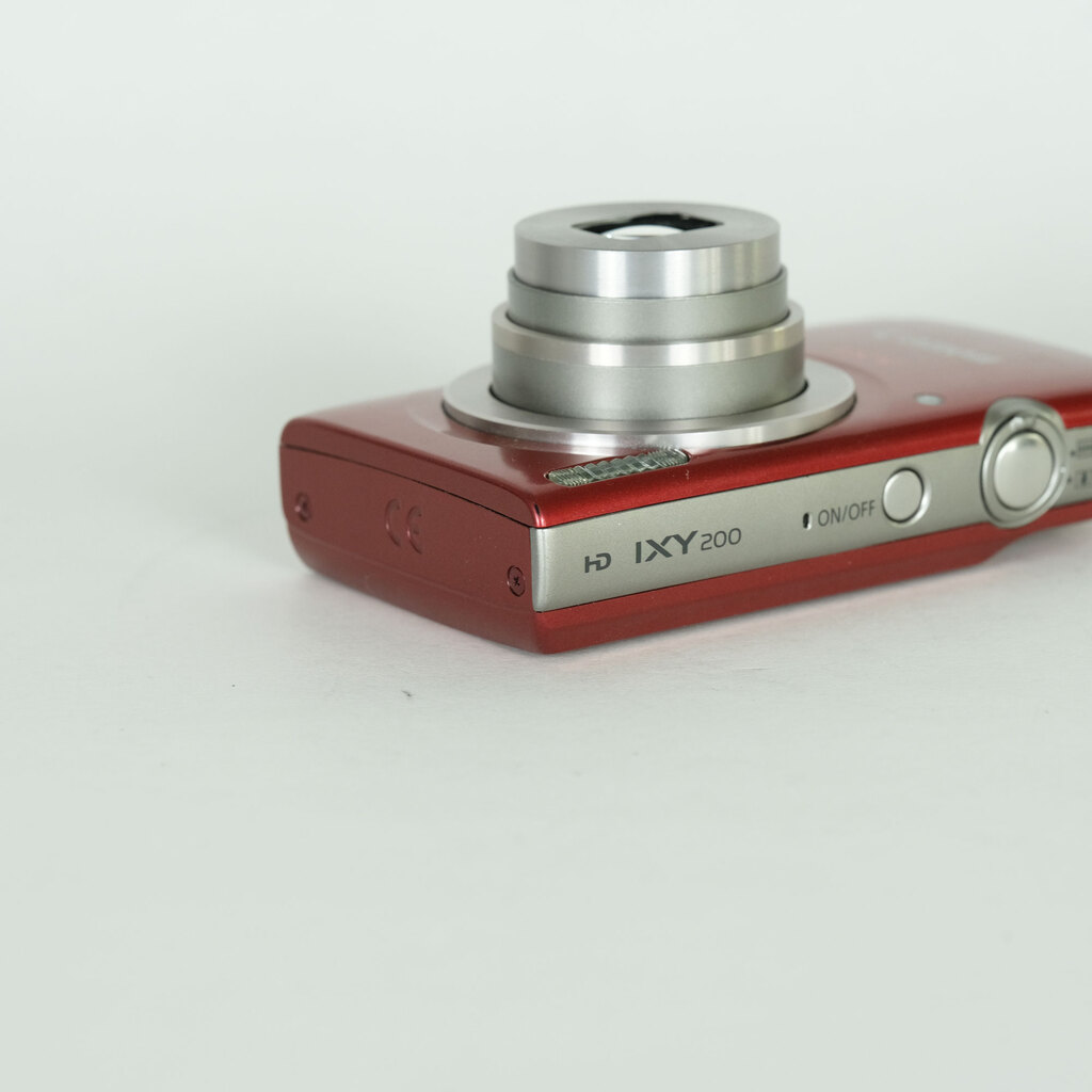 Canon IXY 200 レッド
