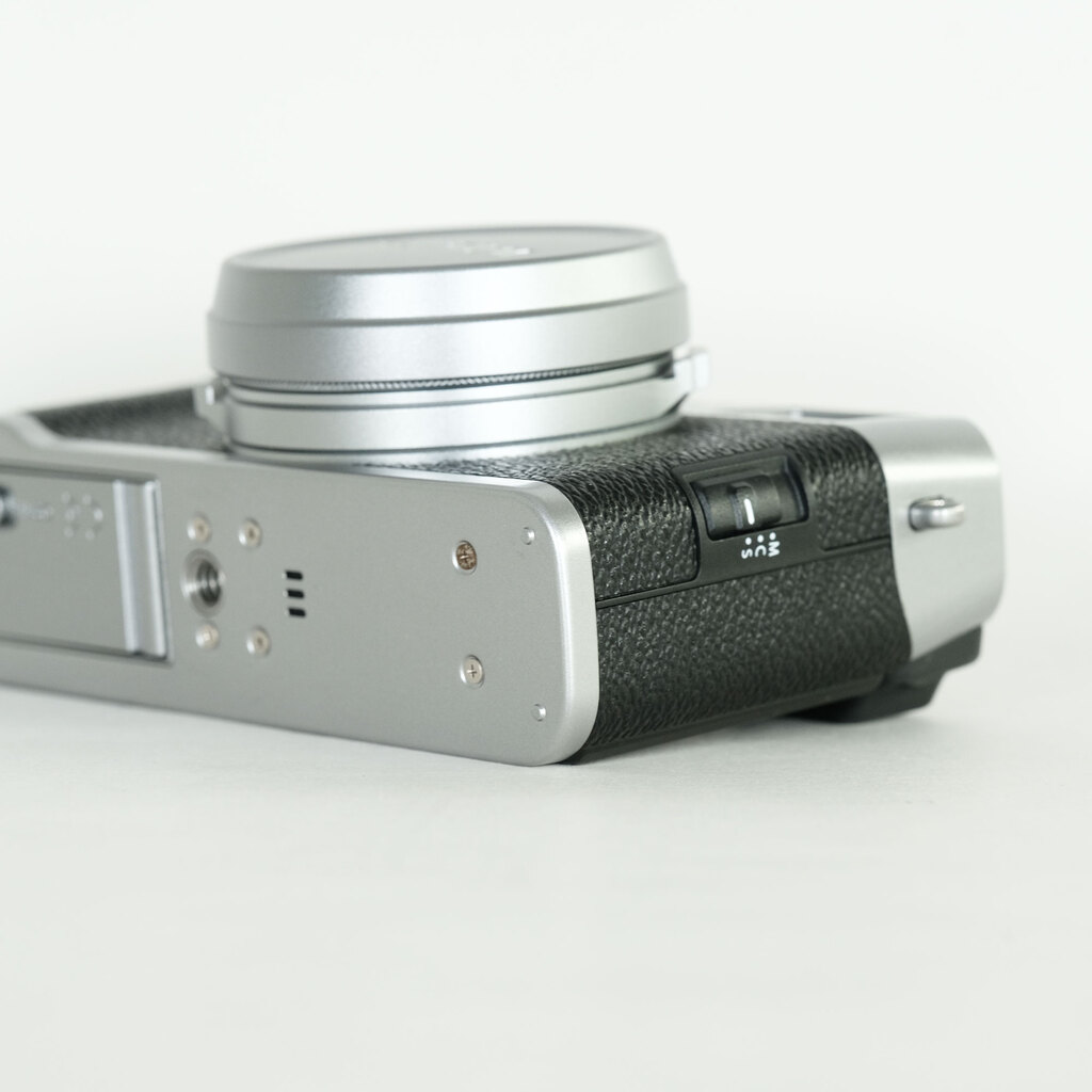 FUJIFILM X100F シルバー FUJIFILM X100F シルバー