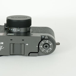 FUJIFILM X half X-HF1
