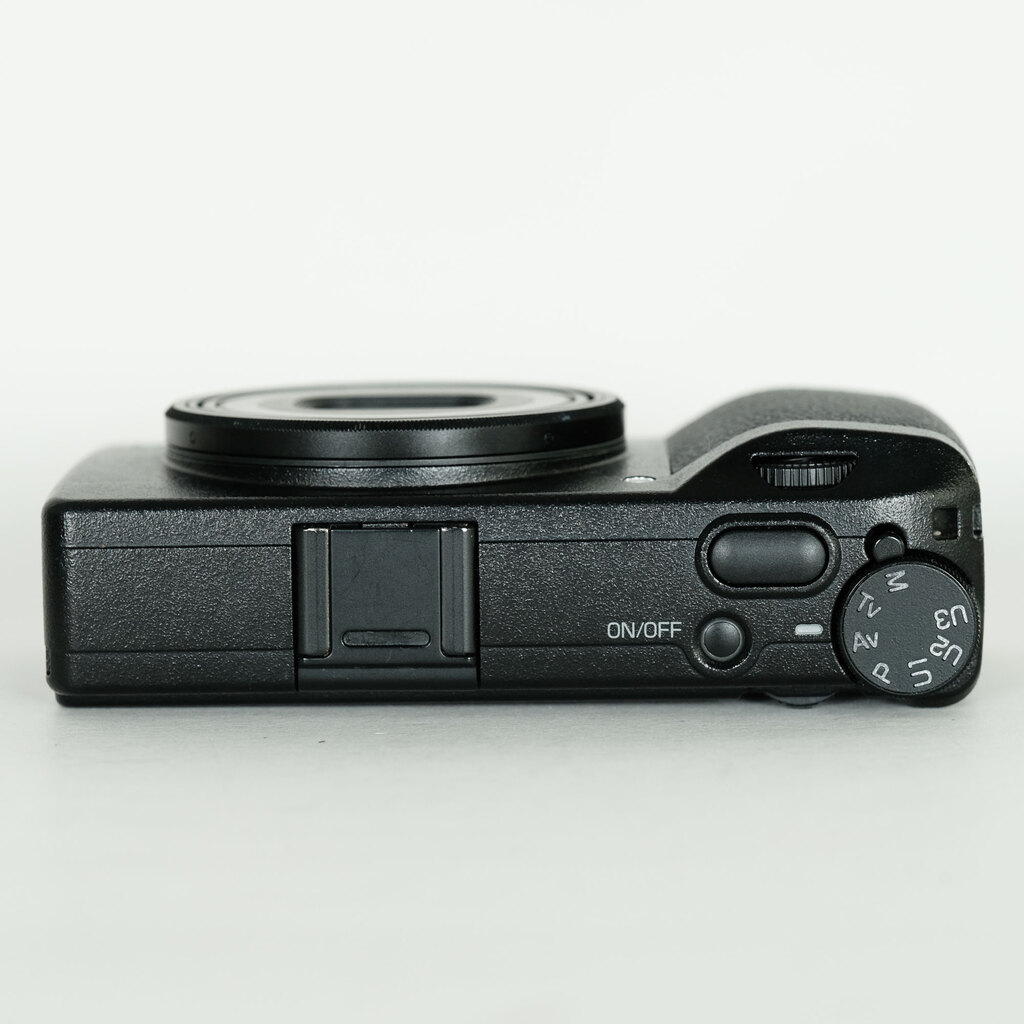 571ショット！元箱付き！新品級 ★ RICOH GR III 571ショット！元箱付き！新品級 ☆ RICOH GR IIIの通販 by best