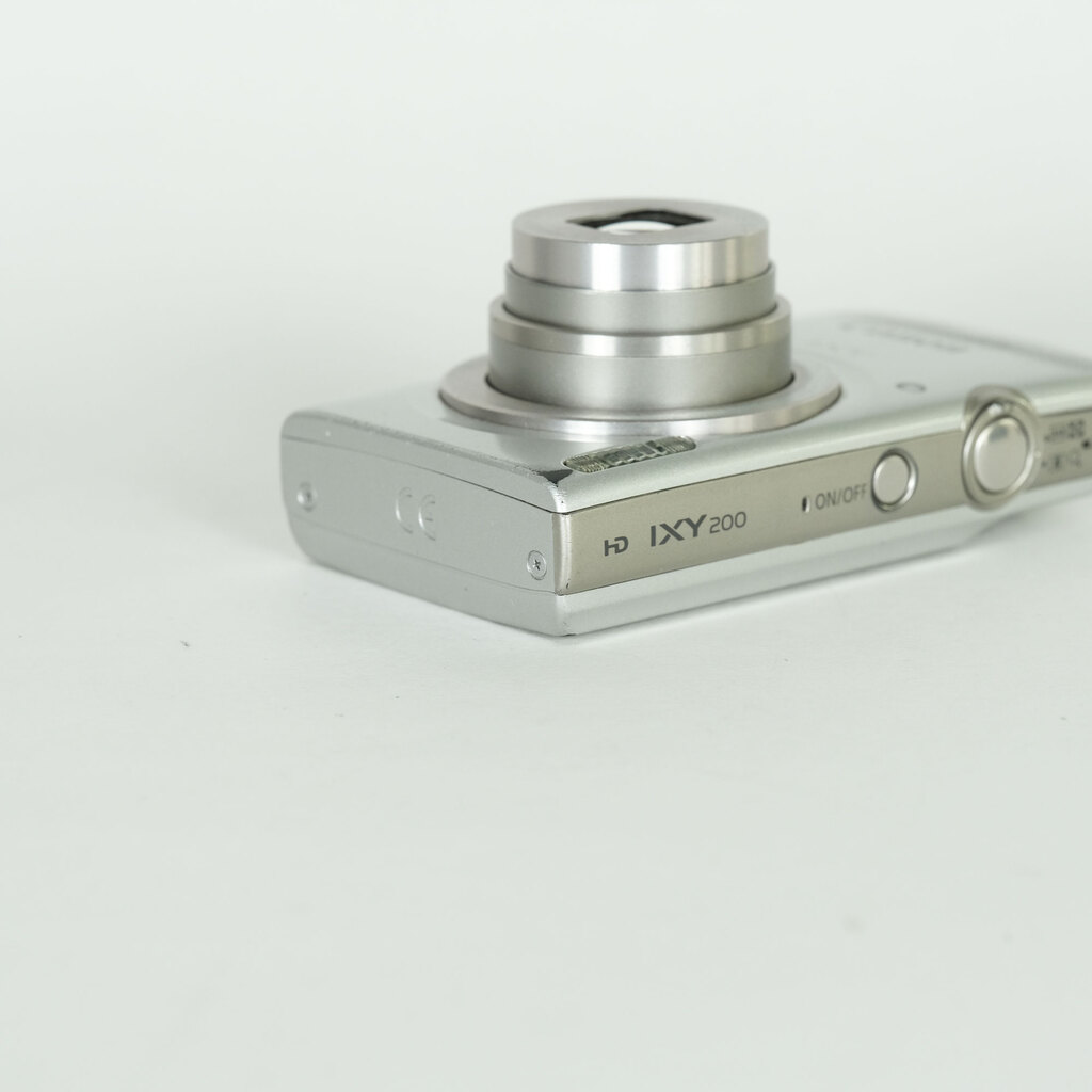 Canon IXY 200 シルバー