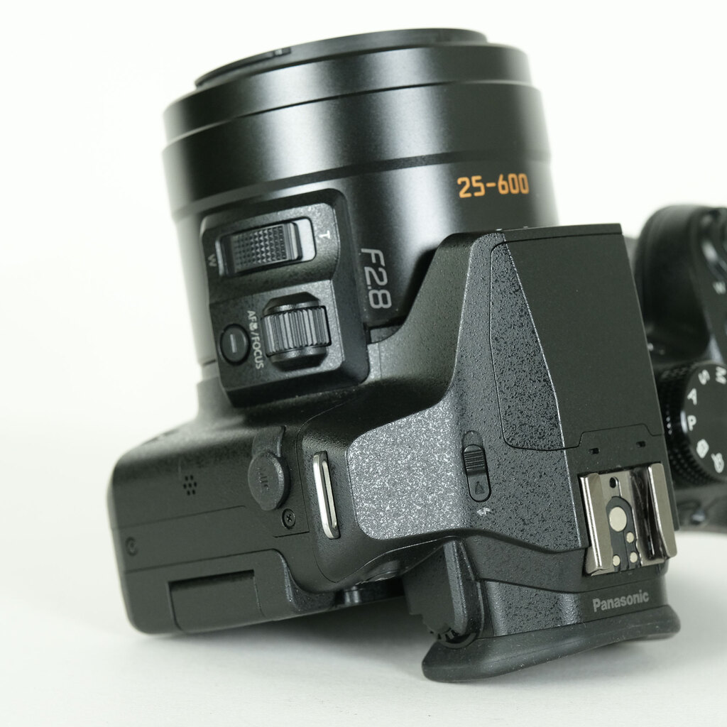 Panasonic LUMIX DMC-FZ300