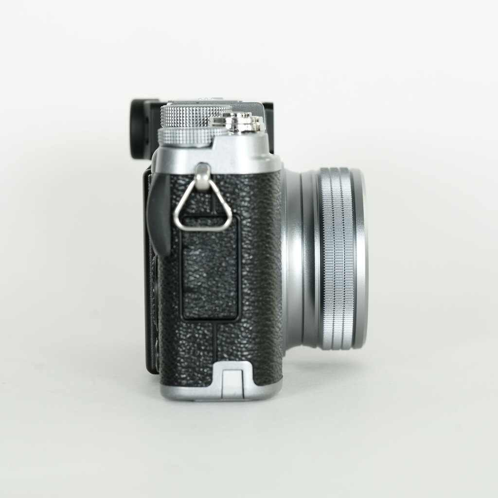 訳アリ特価！FUJIFILM X20 シルバー コンパクトデジタルカメラ FUJIFILM 富士フィルム デジタルカメラ X20 シルバー : カメラの