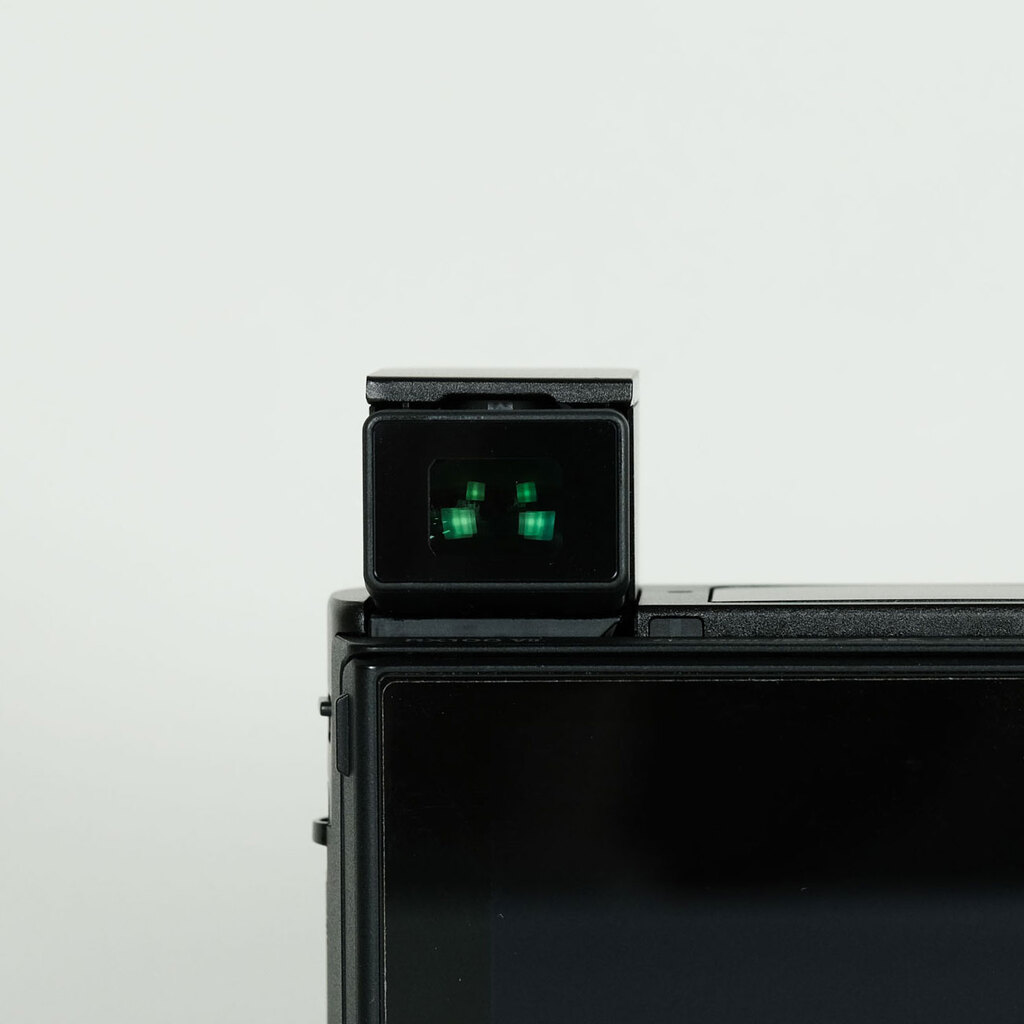 SONY Cyber-shot DSC-RX100M7