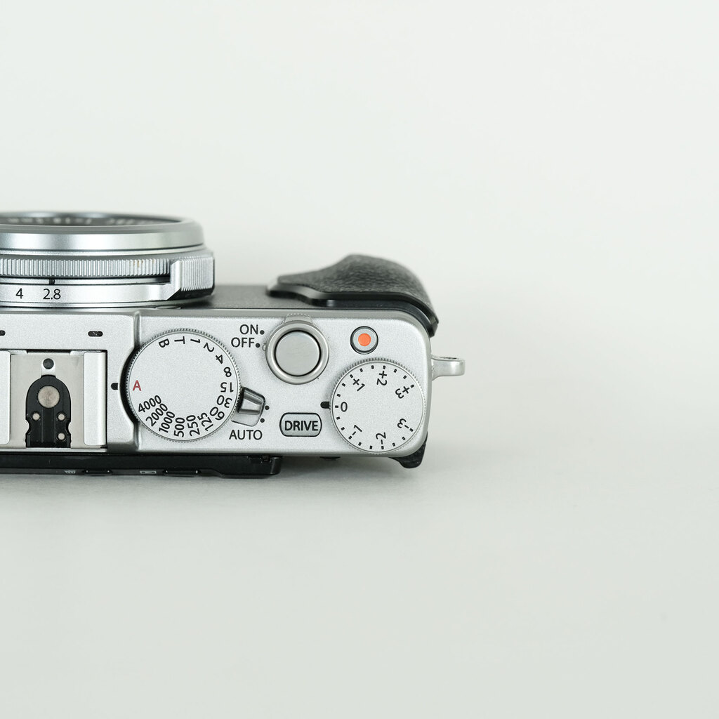 FUJIFILM X70 シルバー