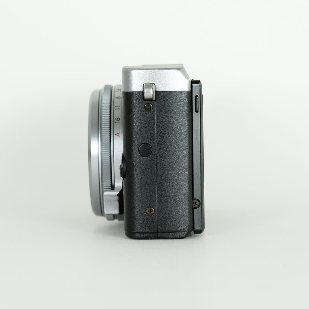 FUJIFILM X70 シルバー