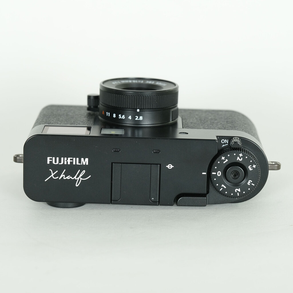 FUJIFILM X half X-HF1