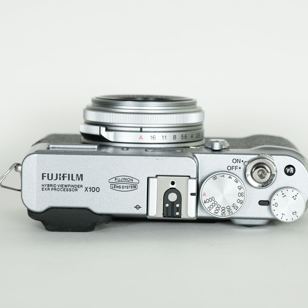FUJIFILM FinePix X100 FUJIFILM FinePix X100