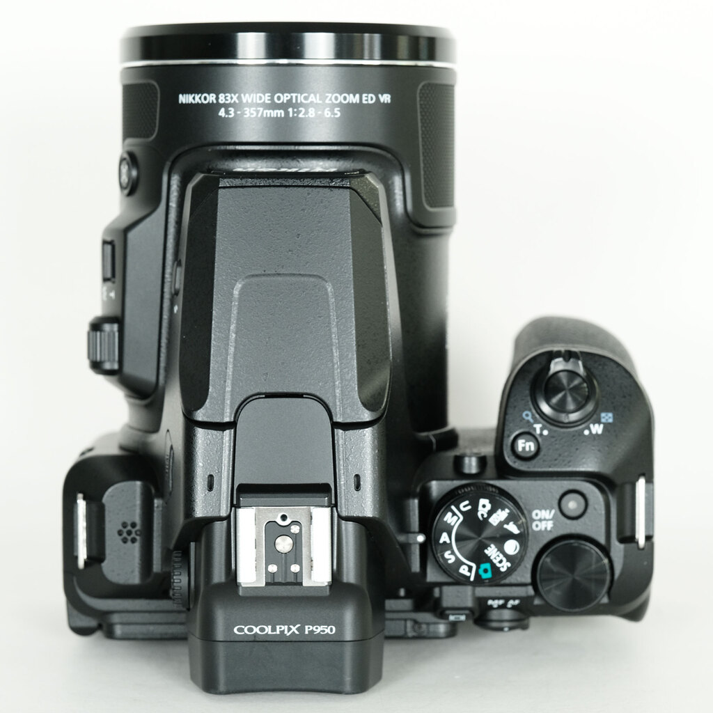 Nikon coolpix p950　おまけ付き Nikon COOLPIX P950 WiFi Camera, Advanced Bundle: SanDisk