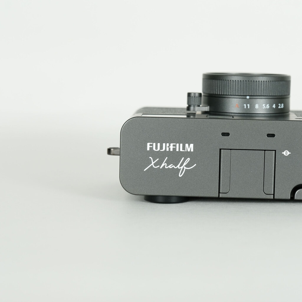 FUJIFILM 富士フィルム　X half （X-HF1） FUJIFILM X half X-HF1。フィルムを知り尽くした富士フイルム