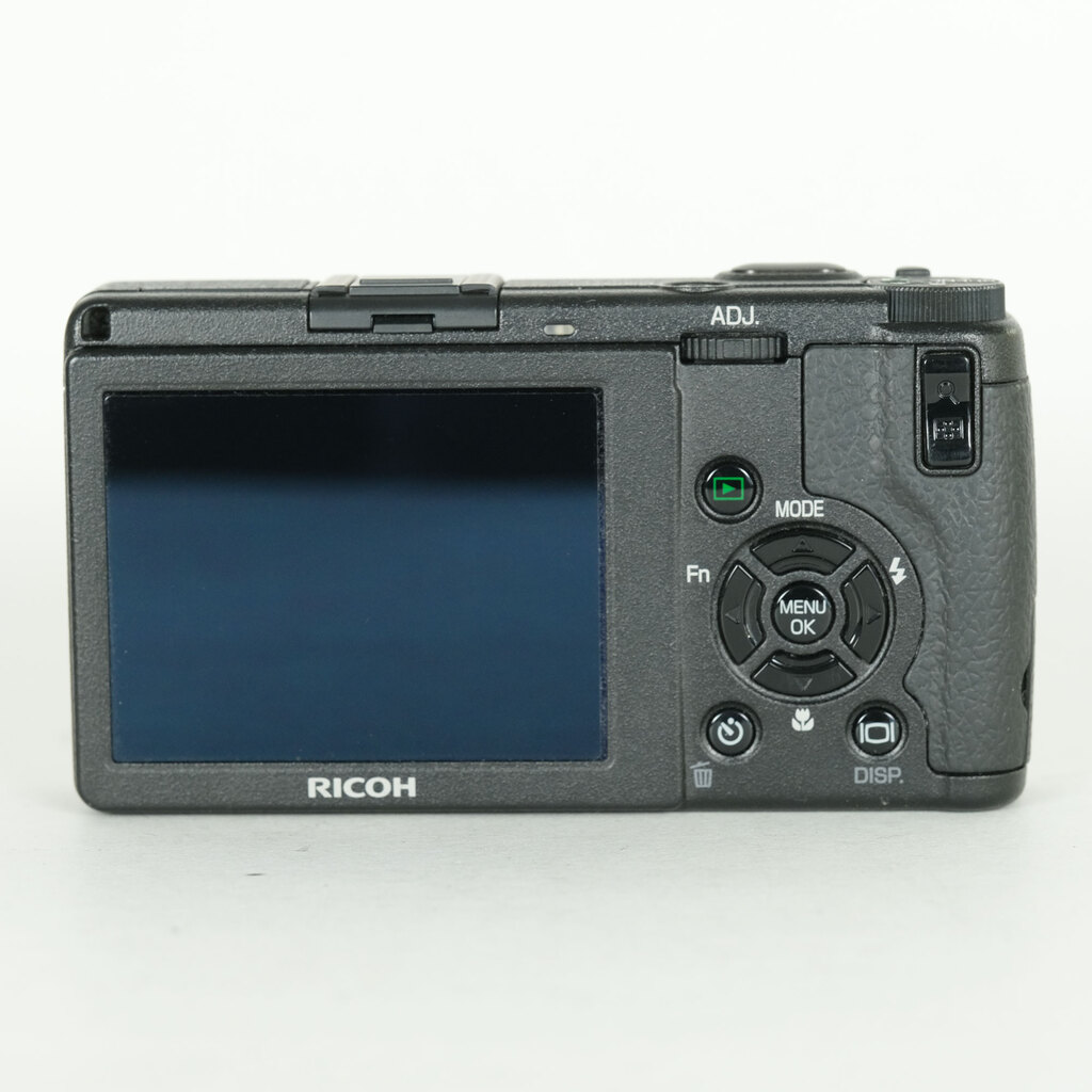 RICOH GR DIGITAL IIの出品 | ONE SCENE（ワンシーン）