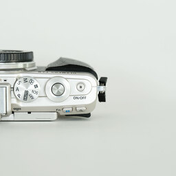 OLYMPUS PEN Lite E-PL7 ボディ シルバー OLYMPUS PEN Lite E-PL7 ボディ シルバー