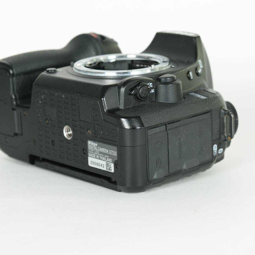 Nikon D7500の出品 | ONE SCENE（ワンシーン）