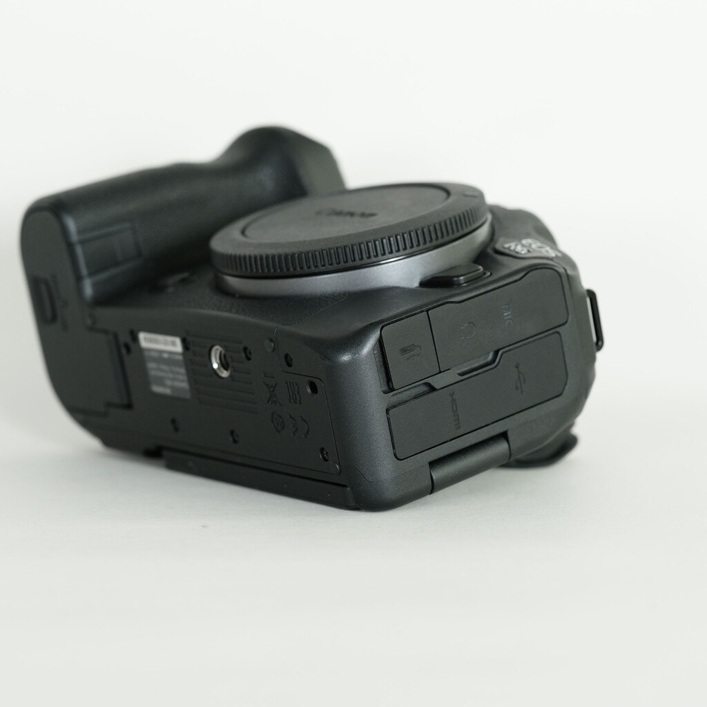 Canon EOS R6 Canon EOS R6