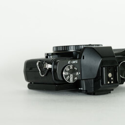 OLYMPUS OM-D E-M5 ボディ ブラック OLYMPUS OM-D E-M5 ボディ ブラック