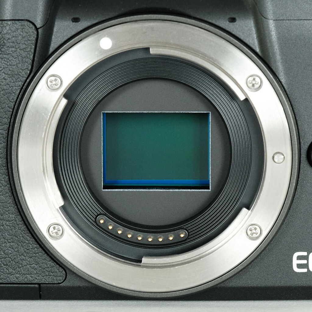 Canon EOS Kiss M Canon EOS Kiss M