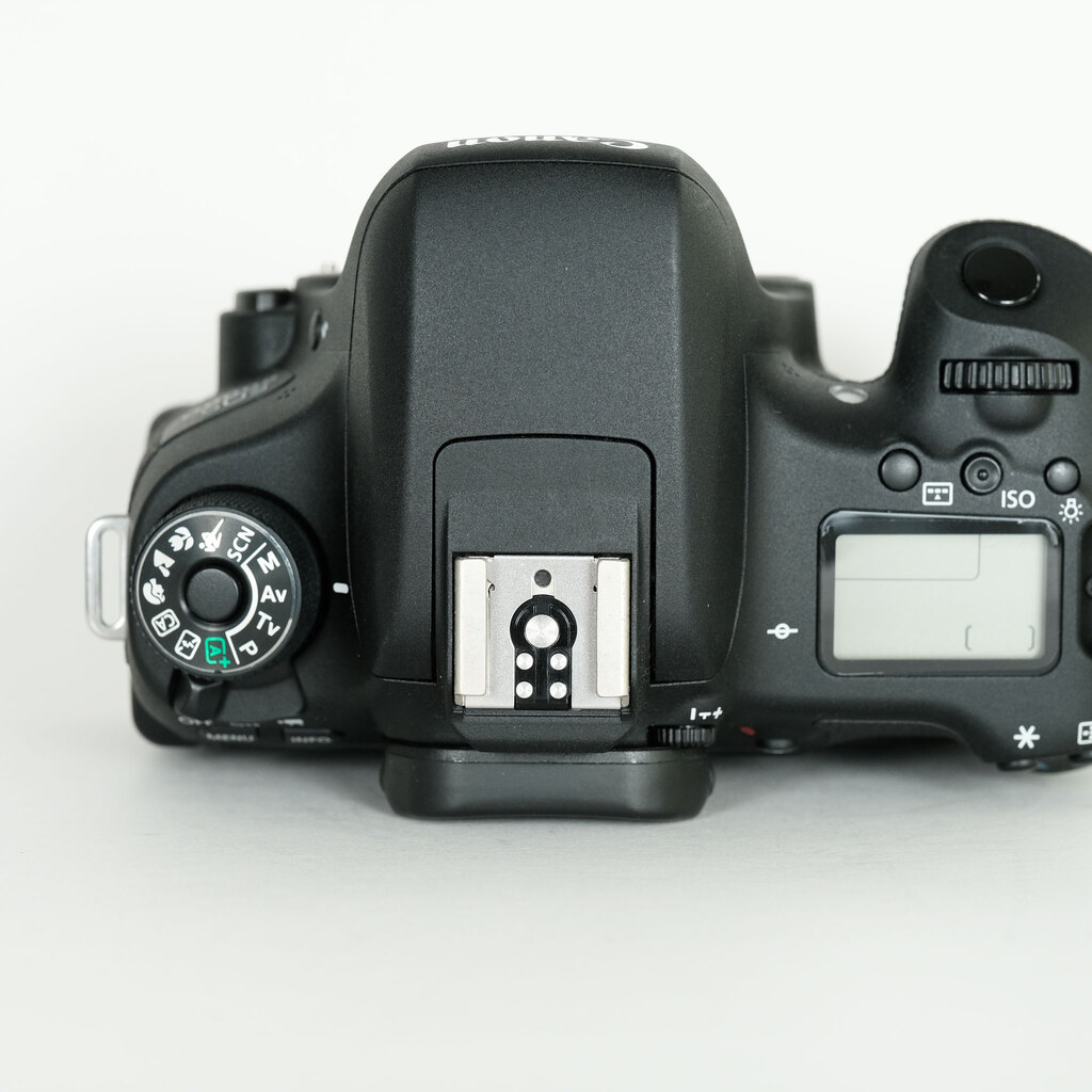 Canon EOS 8000D Canon EOS 8000D