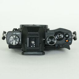 OLYMPUS OM-D E-M5 ボディ ブラック