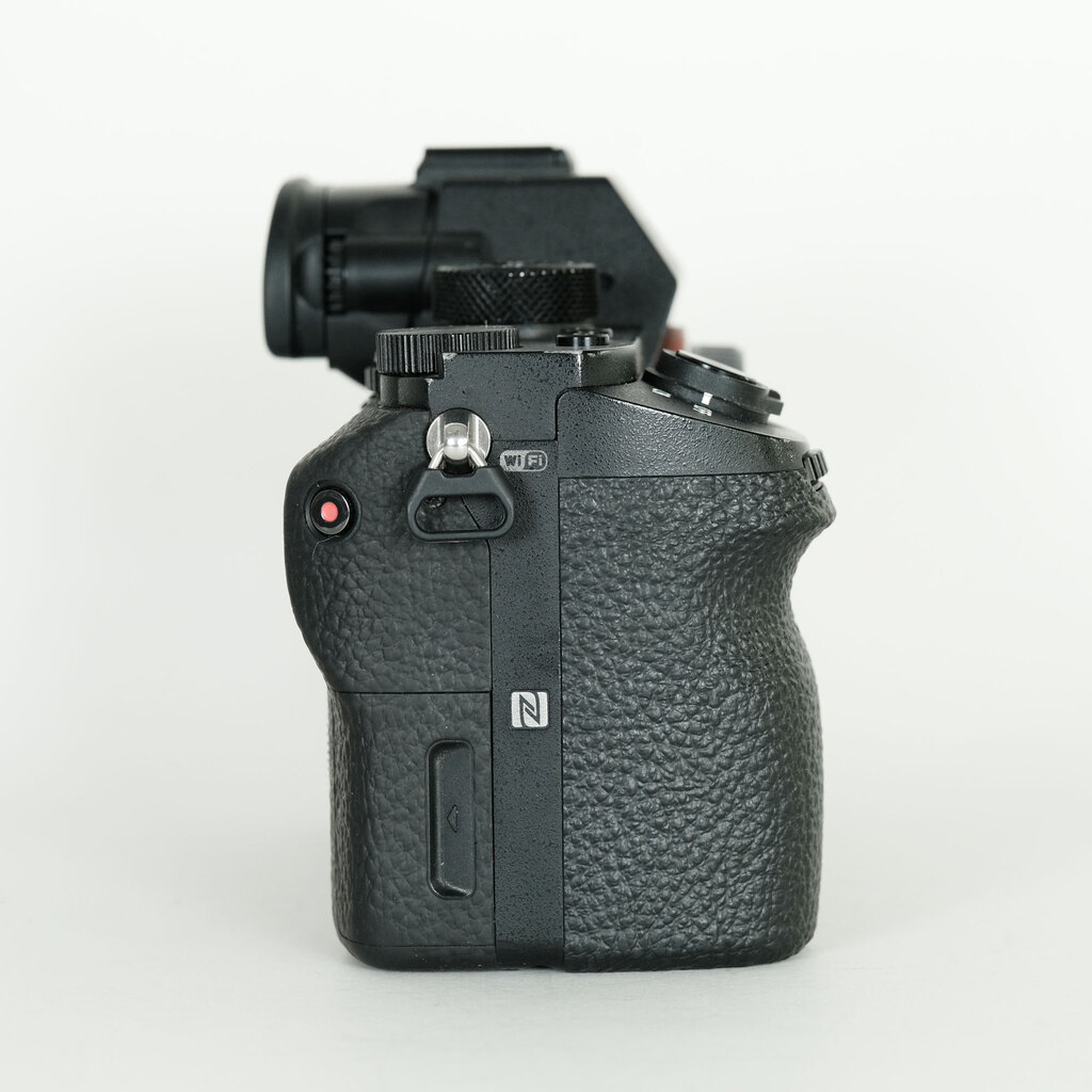 SONY α7S II（ILCE-7SM2）の出品 | ONE SCENE（ワンシーン）