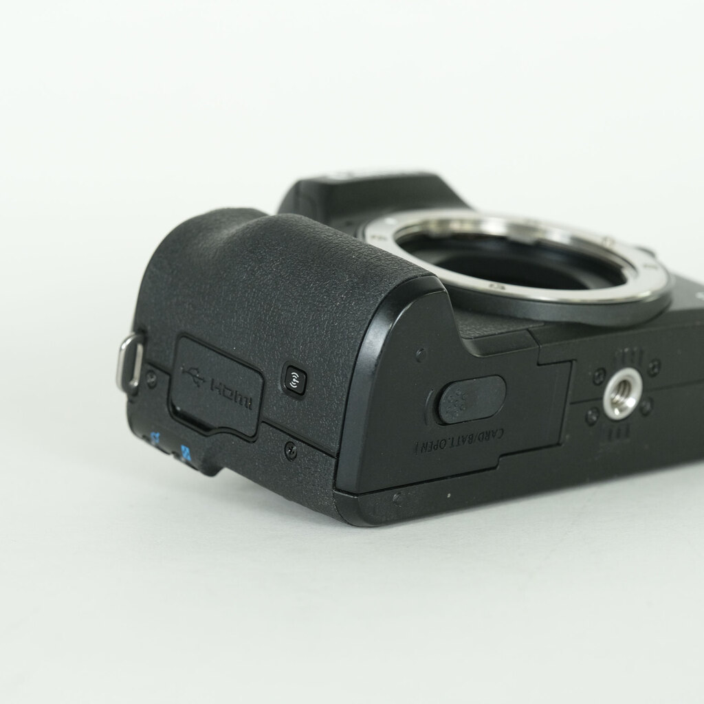 Canon EOS Kiss M2 Canon EOS Kiss M2