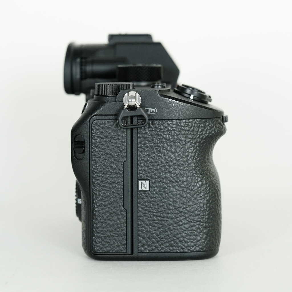 SONY α7R III（ILCE-7RM3）の出品 | ONE SCENE（ワンシーン）
