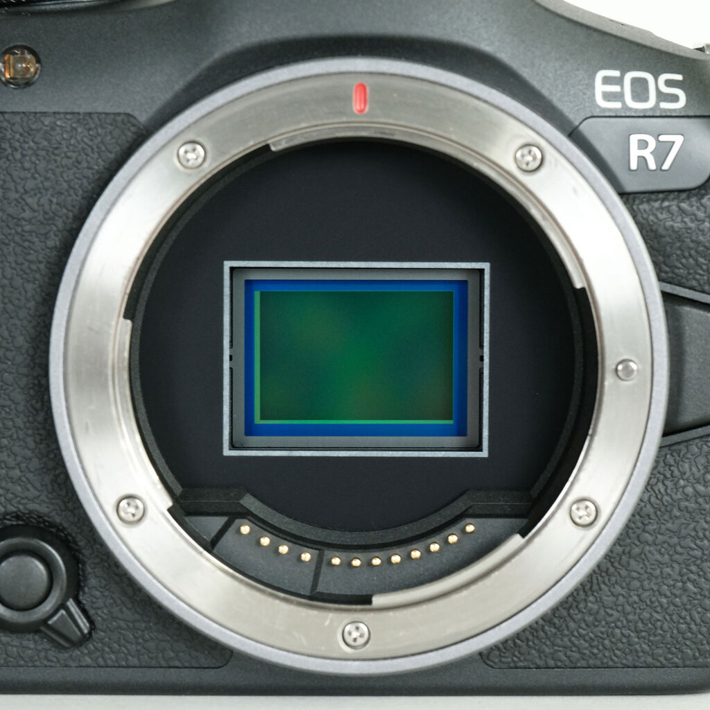 Canon EOS R7 Canon EOS R7