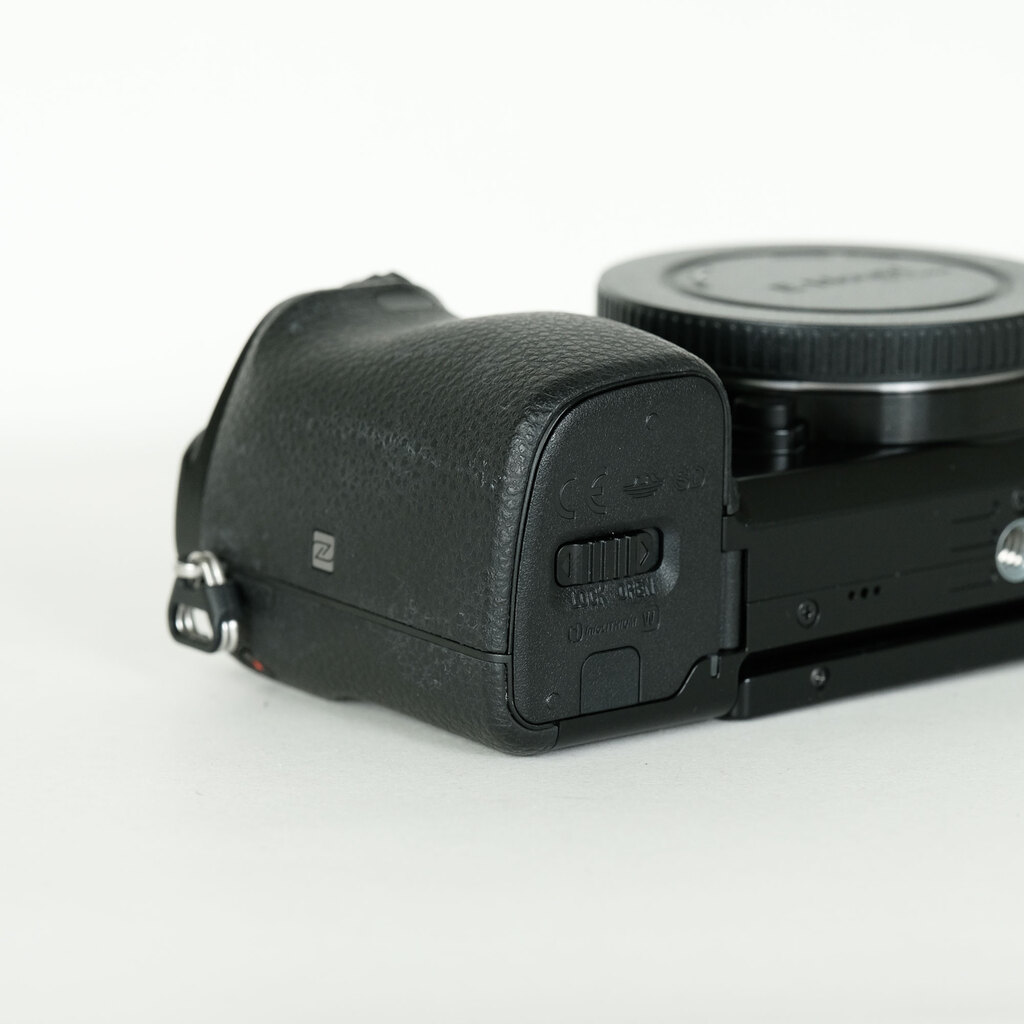 SONY α6000(ILCE-6000) SONY α6000(ILCE-6000)