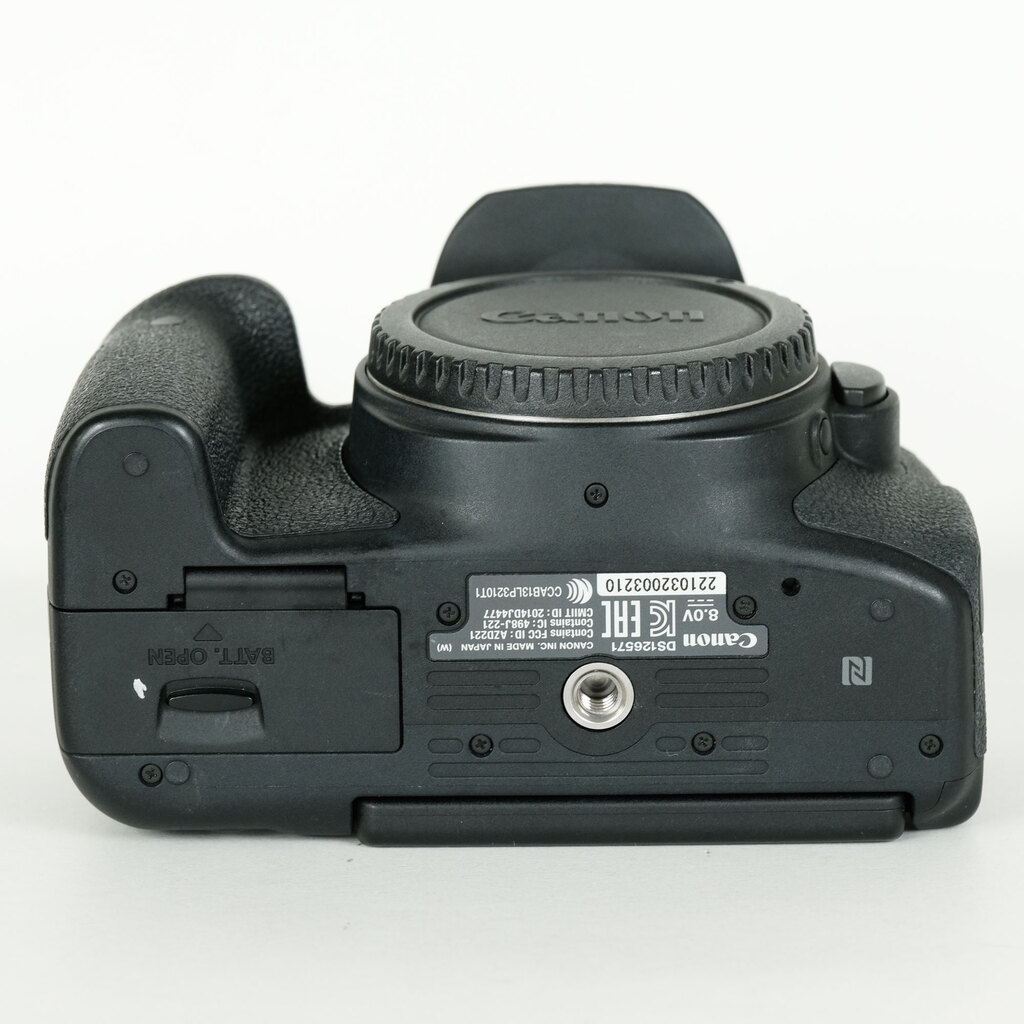 Canon EOS Kiss X8iの出品 | ONE SCENE（ワンシーン）