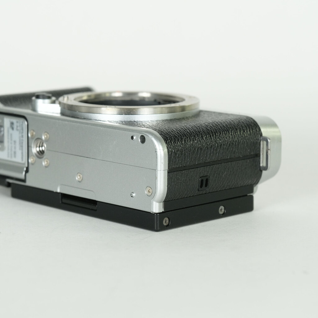 FUJIFILM X-A2 ボディ シルバー FUJIFILM X-A2 ボディ シルバー