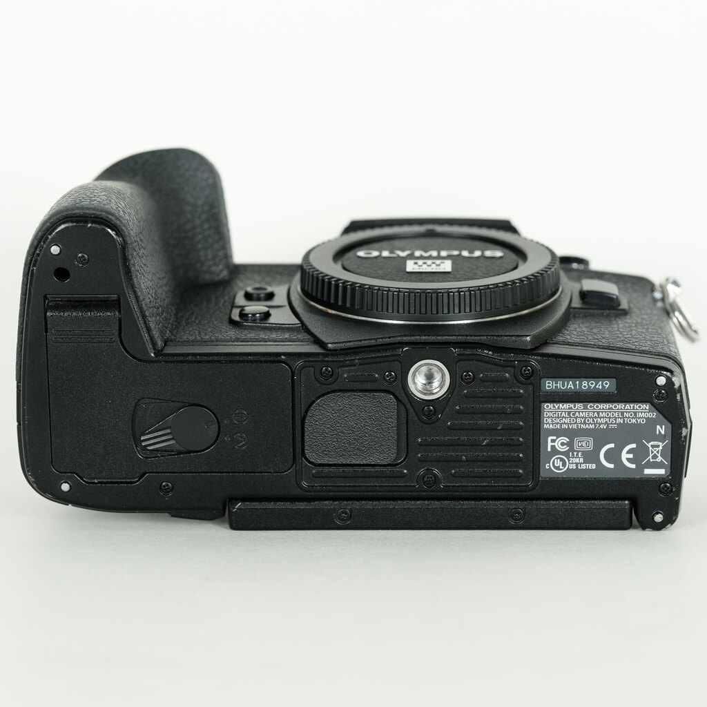 OLYMPUS OM-D E-M1 Mark II OLYMPUS OM-D E-M1 Mark II