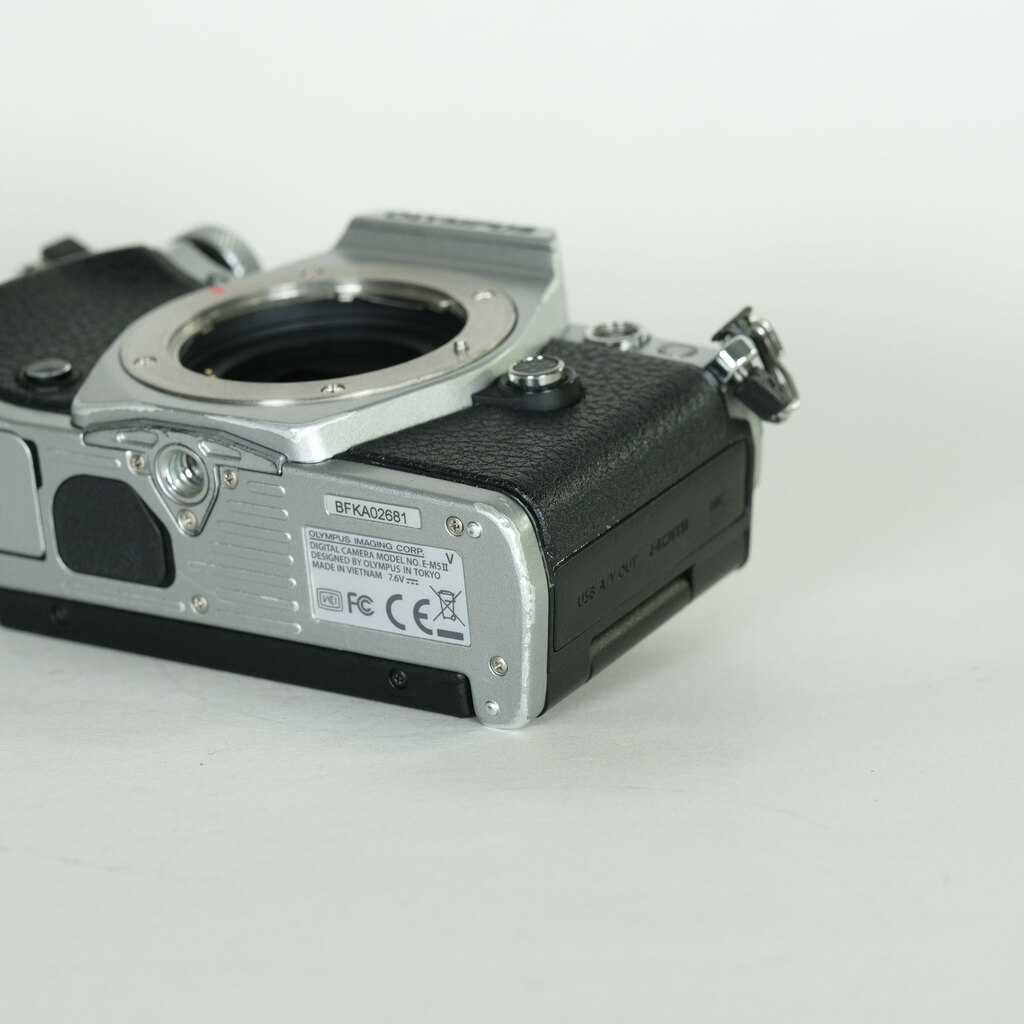 OLYMPUS OM-D E-M5 Mark II OLYMPUS OM-D E-M5 Mark II