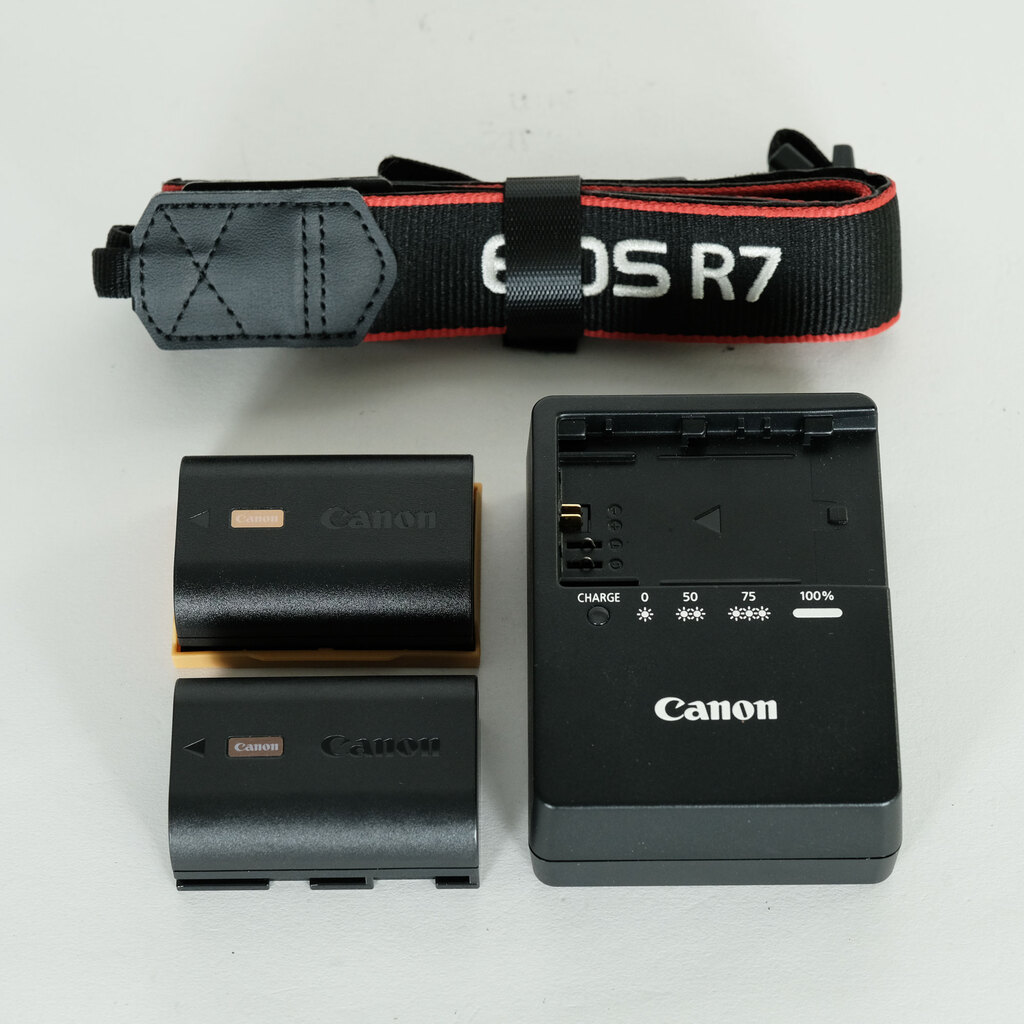 Canon EOS R7 Canon EOS R7