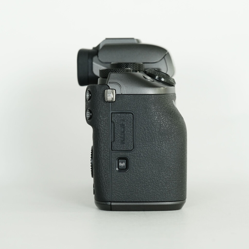 Canon EOS M5 Canon EOS M5