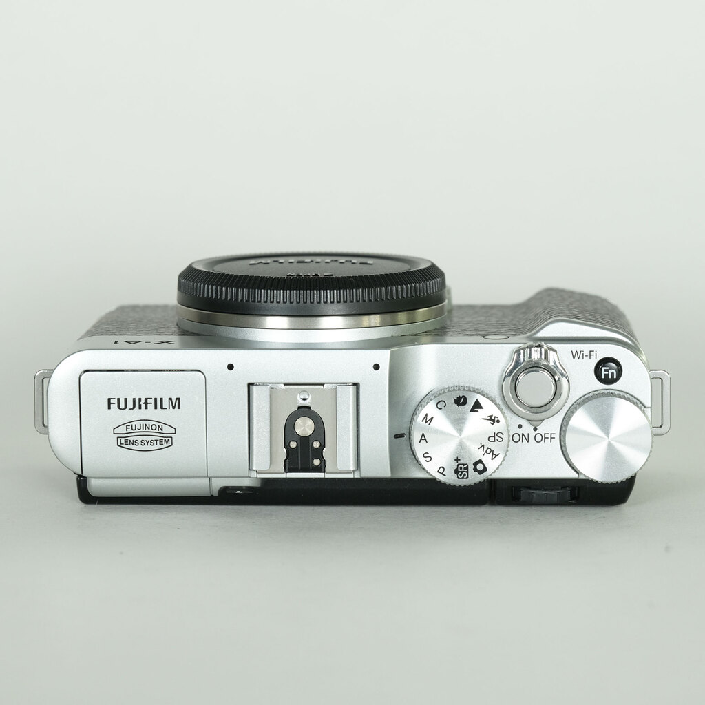 FUJIFILM X-A1 ボディ シルバー