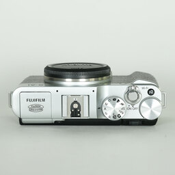 FUJIFILM X-A1 ボディ シルバー