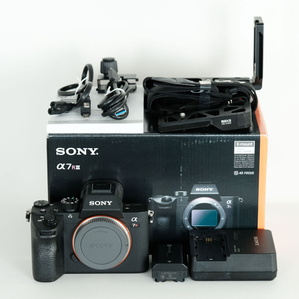 SONY α7R III(ILCE-7RM3) SONY α7R III(ILCE-7RM3)