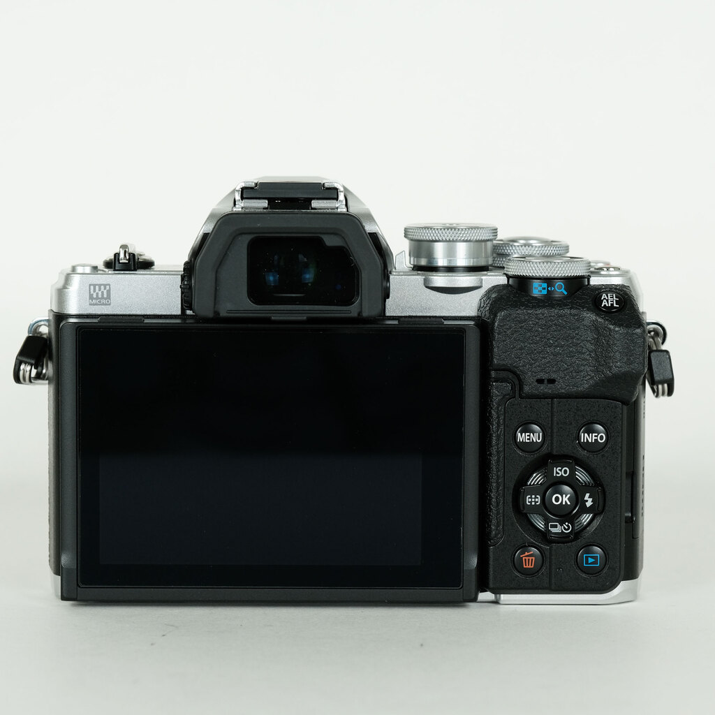 OLYMPUS OM-D E-M10 Mark IV