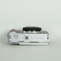 FUJIFILM X-A3 ボディ ブラウン FUJIFILM X-A3 ボディ ブラウン